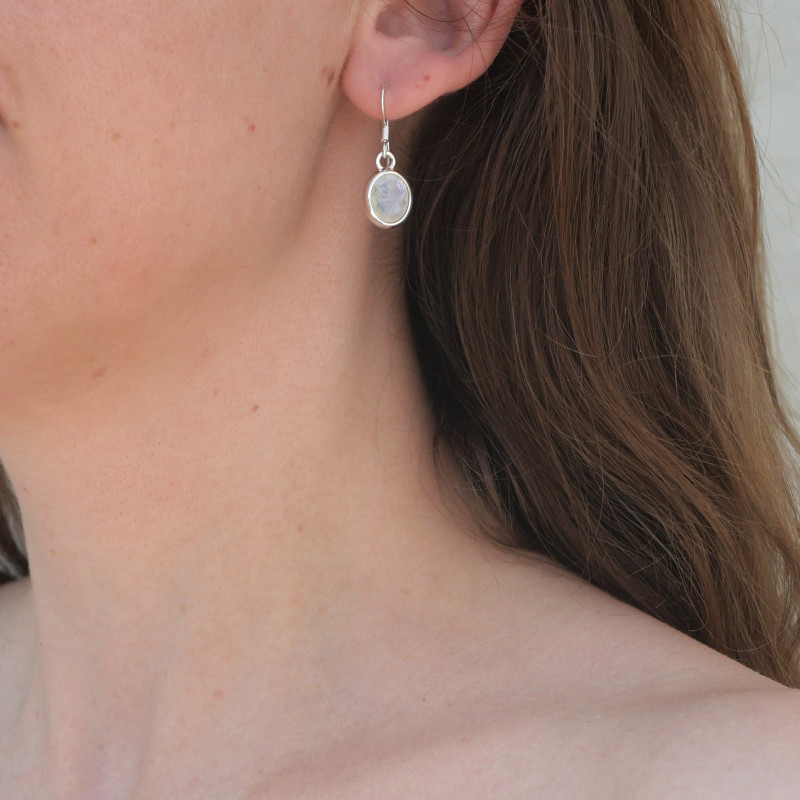 Boucles d'oreilles ovales argent lisse et Pierre de lune irisée Boucles d'oreilles ovales argent lisse et Pierre de lune irisée
