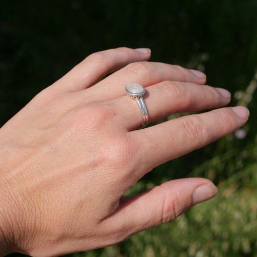 Bague fine argent ajouré et Pierre de lune haute T56