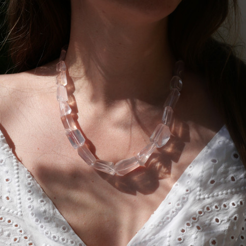 Gros collier pierres irrégulières en Quartz rose