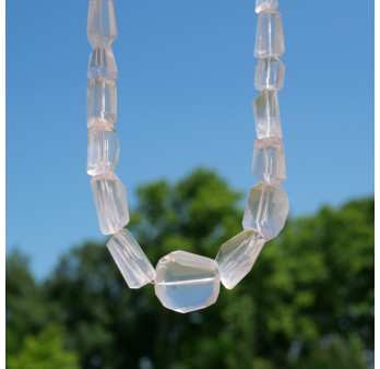 Gros collier pierres irrégulières en Quartz rose