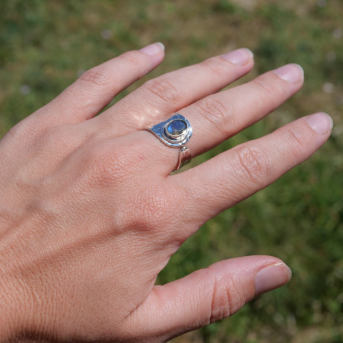 Anneau argent martelé et petite pierre Labradorite T56