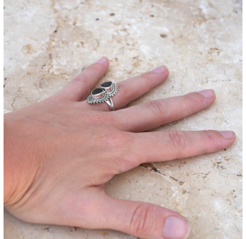 Longue bague 2 pierres Grenat gouttes et argent ciselé T52