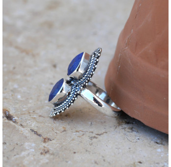Longue bague 2 pierres Lapis lazuli gouttes et argent ciselé T59