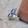 Longue bague 2 pierres Lapis lazuli gouttes et argent ciselé T59