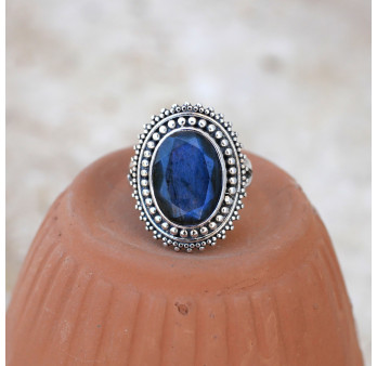 Bague en argent ciselé et pierre ovale Labradorite T54