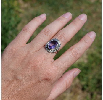 Bague en argent ciselé et pierre ovale Améthyste T56