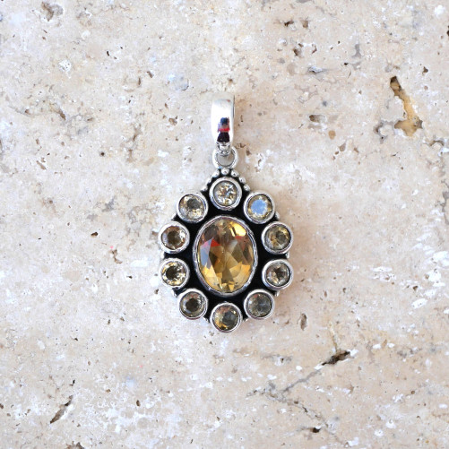 Pendentif fleur 11 pierres facettées en Citrine
