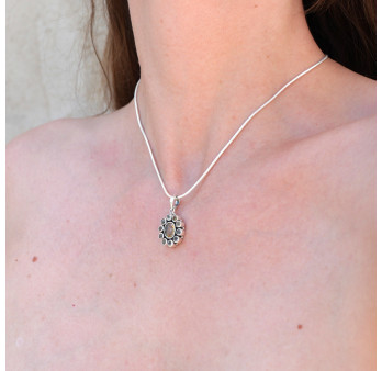 Pendentif fleur 11 pierres facettées en Citrine