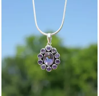 Pendentif fleur 11 pierres facettées en Améthyste
