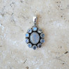 Pendentif fleur 11 pierres facettées en Pierre de lune