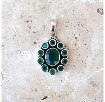 Pendentif fleur 11 pierres facettées en Agate verte
