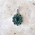 Pendentif fleur 11 pierres facettées en Agate verte