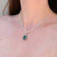 Pendentif fleur 11 pierres facettées en Agate verte
