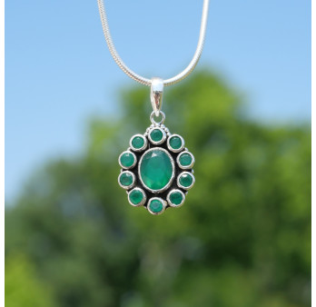 Pendentif fleur 11 pierres facettées en Agate verte