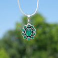 Pendentif fleur 11 pierres facettées en Agate verte