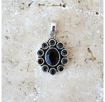 Pendentif fleur 11 pierres facettées en Quartz fumé