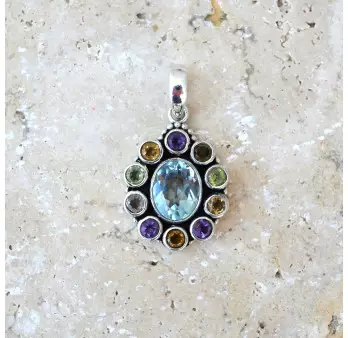 Pendentif fleur 11 pierres facettées multicolores