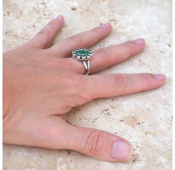 Bague fleur 11 pierres facettées en Agate verte T57