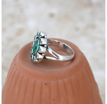 Bague fleur 11 pierres facettées en Agate verte T57