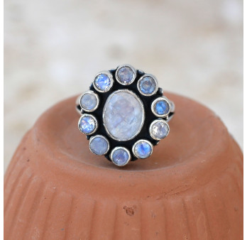 Bague fleur 11 pierres facettées en Pierre de lune T53