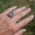 Bague fleur 11 pierres facettées en Pierre de lune T53