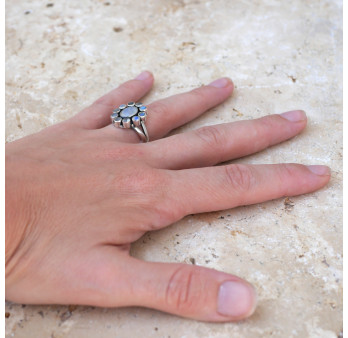 Bague fleur 11 pierres facettées en Pierre de lune T53