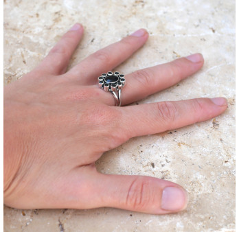Bague fleur 11 pierres facettées en Onyx noir T56