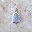 Pendentif goutte en argent lisse et pierre facettée en Pierre de lune Pendentif goutte en argent lisse et pierre facettée en Pierre de lune