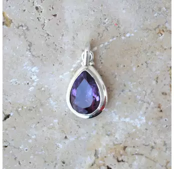 Pendentif goutte en argent lisse et pierre facettée en Améthyste