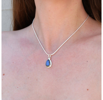 Pendentif goutte en argent lisse et pierre facettée en Labradorite
