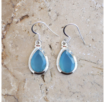 Boucles d'oreilles goutte en argent lisse et pierre facettée en Calcédoine
