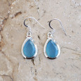 Boucles d'oreilles goutte en argent lisse et pierre facettée en Calcédoine Boucles d'oreilles goutte en argent lisse et pierre facettée en Calcédoine