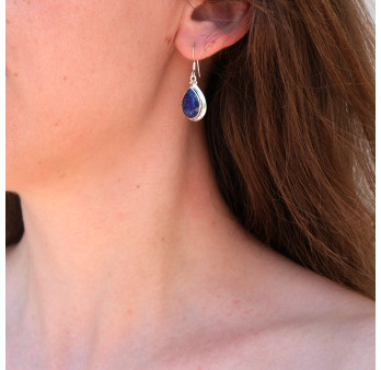 Boucles d'oreilles goutte en argent lisse et pierre facettée en Lapis lazuli