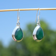 Boucles d'oreilles goutte en argent lisse et pierre facettée en Agate verte Boucles d'oreilles goutte en argent lisse et pierre facettée en Agate verte