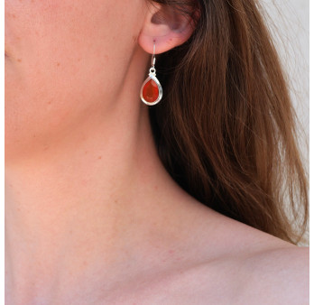 Boucles d'oreilles goutte en argent lisse et pierre facettée en Cornaline