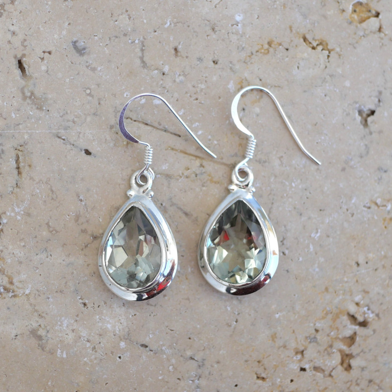 Boucles d'oreilles goutte en argent lisse et pierre facettée en Prasiolite Boucles d'oreilles goutte en argent lisse et pierre facettée en Prasiolite