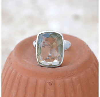 Bague rectangulaire haute en argent et Prasiolite T52