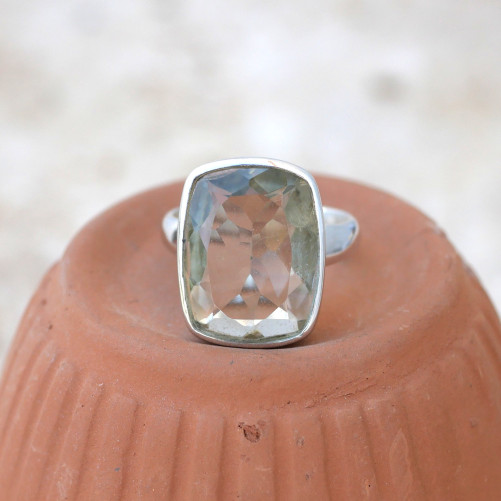 Bague rectangulaire haute en argent et Prasiolite T52