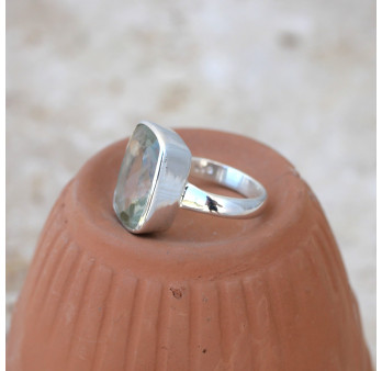 Bague rectangulaire haute en argent et Prasiolite T52