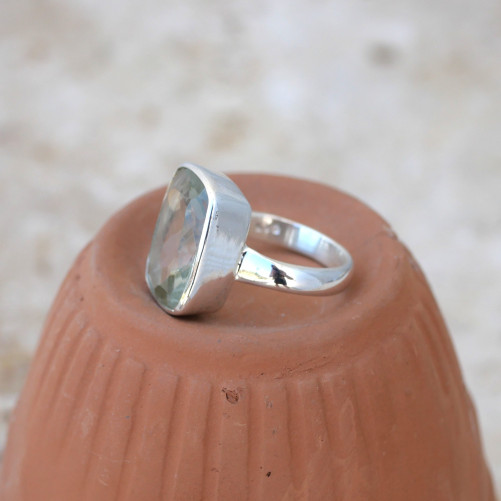 Bague rectangulaire haute en argent et Prasiolite T52