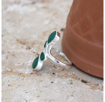 Longue bague 4 pierres gouttes facettées en Agate verte et argent T57