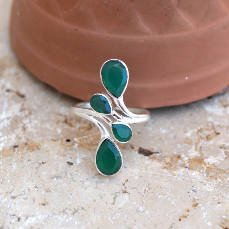 Longue bague 4 pierres gouttes facettées en Agate verte et argent T57 Longue bague 4 pierres gouttes facettées en Agate verte et argent T57