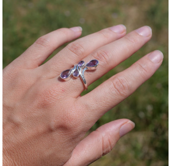 Longue bague 4 pierres gouttes facettées en Améthyste et argent T60