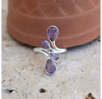 Longue bague 4 pierres gouttes facettées en Améthyste et argent T60