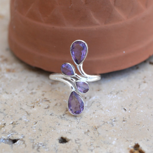Longue bague 4 pierres gouttes facettées en Améthyste et argent T60