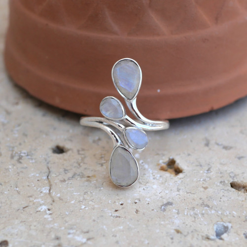 Longue bague 4 pierres gouttes facettées en Pierre de lune et argent T60