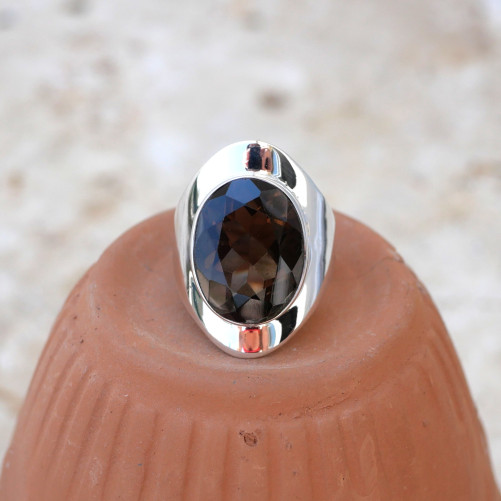 Bague large argent lisse et pierre facettée en Quartz fumé T52
