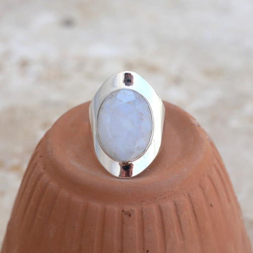 Bague large argent lisse et pierre facettée en Pierre de lune T51