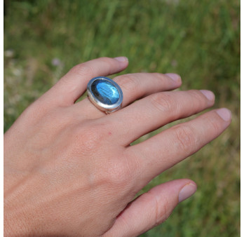 Bague horizontale argent et pierre ovale en Labradorite T54/60