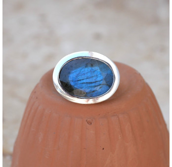 Bague horizontale argent et pierre ovale en Labradorite T54/60